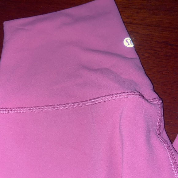 Pink aligns 28 length new with tags size 6 but fits like a 4 - Picture 2 of 3